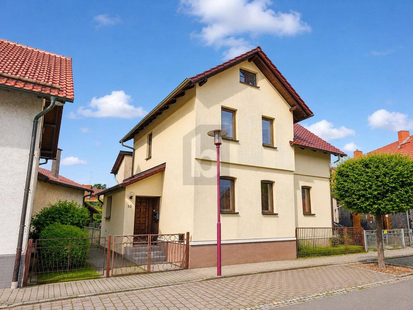 7 ZIMMER, GARTENIDYLLE UND ENTWICKLUNGSPOTENZIAL, 98660 Themar