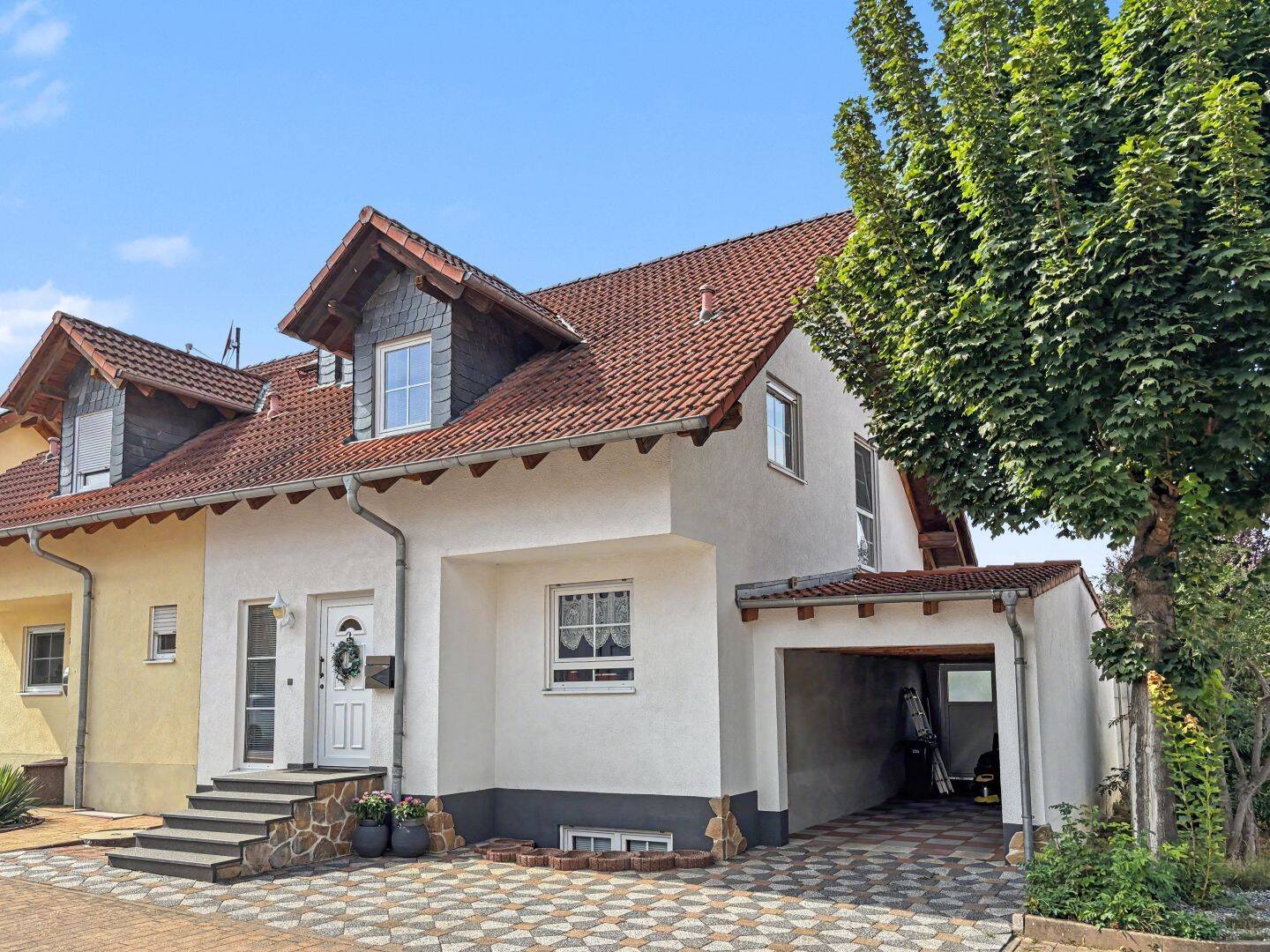 Seltene Feldrandlage in Gau-Odernheim: Familienhaus mit Traumterrasse und unverbaubarem Weitblick, 55239 Gau-Odernheim