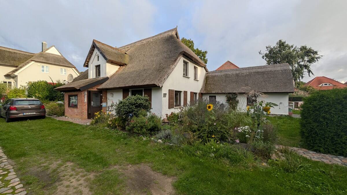Ahrenshoop: Leeres Einfamilienhaus mit ca. 250 m² und 550 m² Grundstück per SOFORT zu VERKAUFEN, 18347 Ahrenshoop