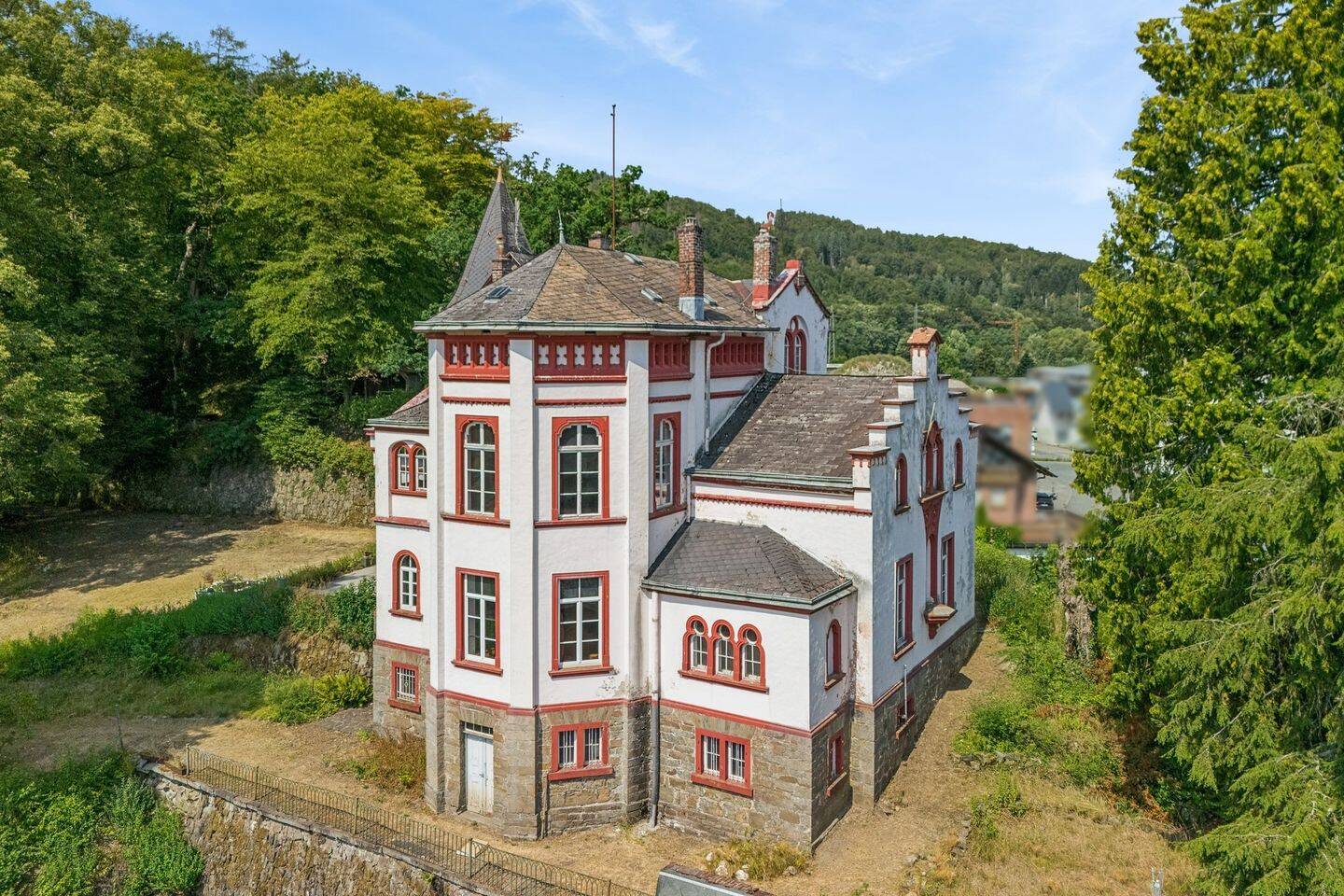 Historische „Carlsburg“ – einzigartiges Anwesen mit zwei Wohnhäusern auf über 12.000 m², 57334 Bad Laasphe