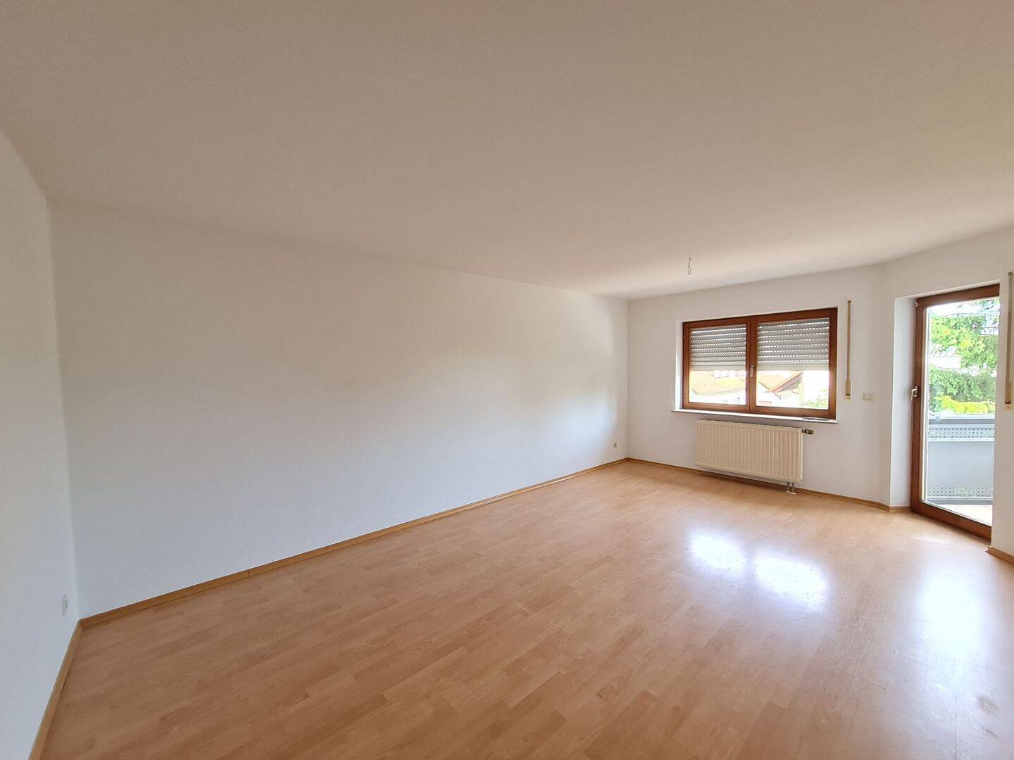 *frisch renovierte 3-Zimmer-Wohnung mit Balkon und Garage*, 74564 Crailsheim