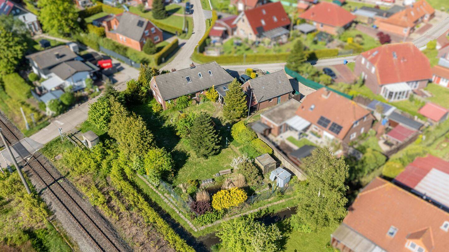 Ihr Projekt mit Potenzial: Familienhaus, Garage & Werkstatt bieten viel Raum zur Entfaltung, 26529 Osteel