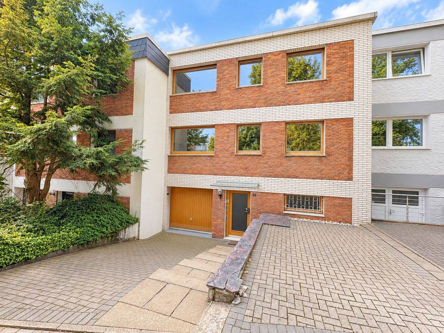 Großzügiges Reihenmittelhaus mit viel Potenzial in gefragter Lage, 40882 Ratingen