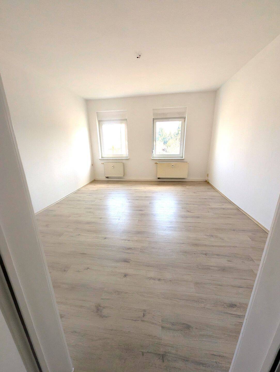 ++SCHICKE 3-R. WHG+M. BALKON+BAD M.WANNE U. FENSTER+!!+++, 4828 Bennewitz