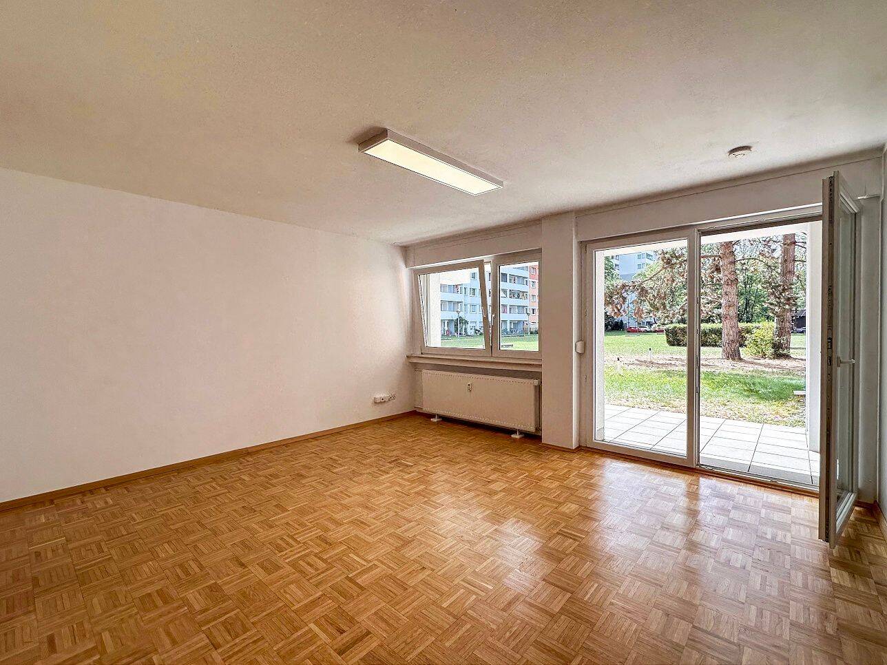 Attraktive Erdgeschosswohnung mit Terrasse und eigenem Garten!, 81735 München (Berg am Laim Ramersdorf-Perlach Trudering-Riem)