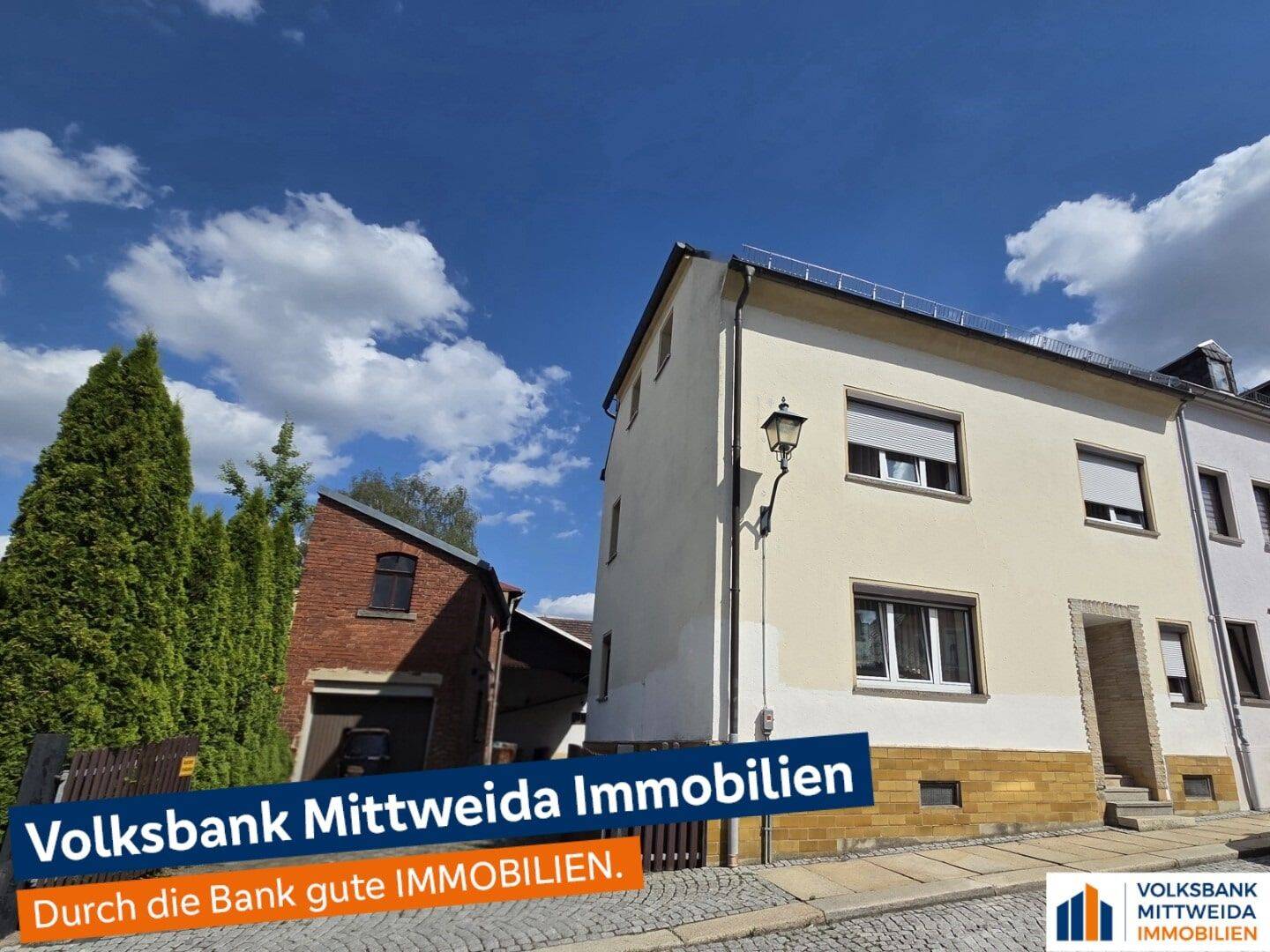 Viel Platz & viele Möglichkeiten: Reihenendhaus mit Wintergarten, Garage, Werkstatt und Nebengelass!, 9217 Burgstädt