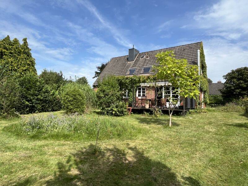Idylle pur in bester Lage von Oelixdorf bei Itzehoe – Einfamilienhaus mit ELW und Vollkeller, 25524 Oelixdorf