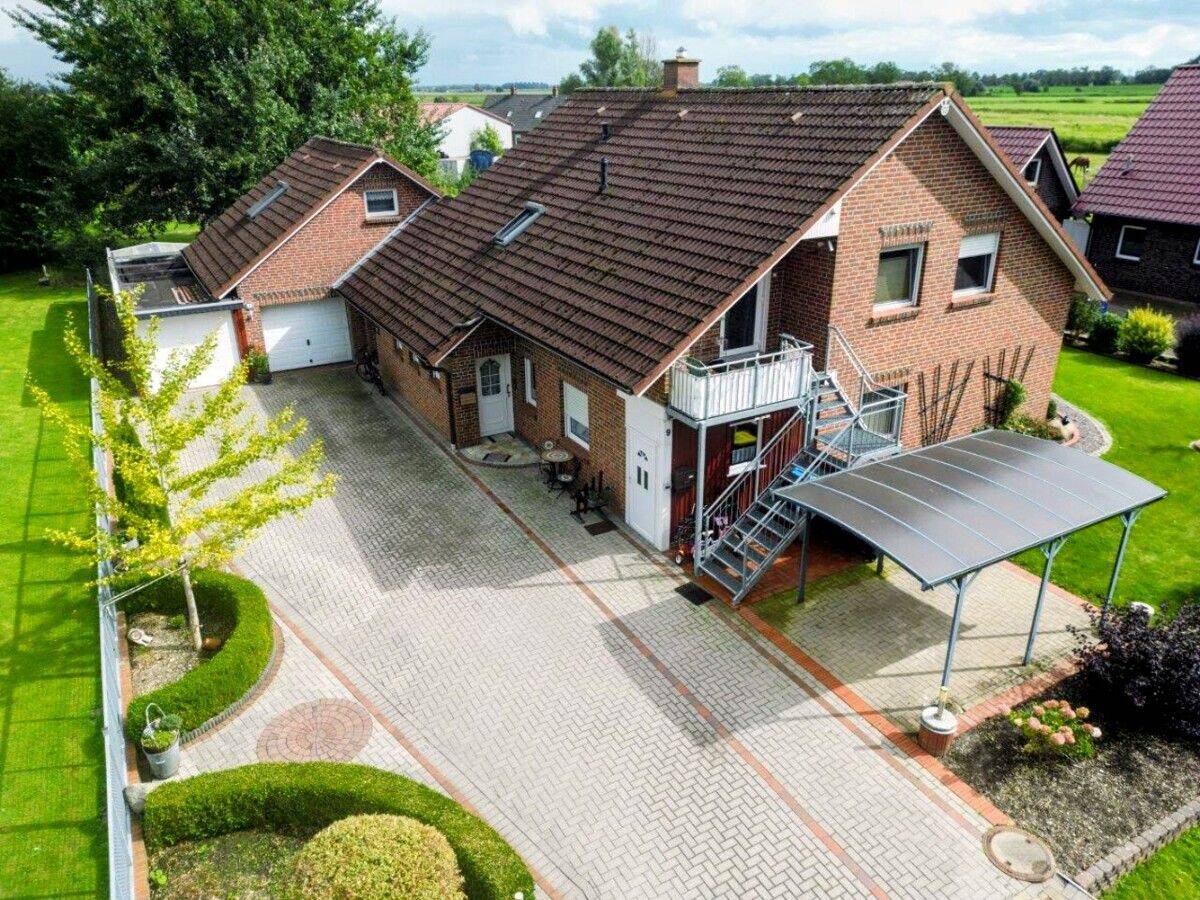 Tolles Anwesen mit Einliegerwohnung – Anpruchsvolles Wohnen in bester Lage, 26529 Leezdorf