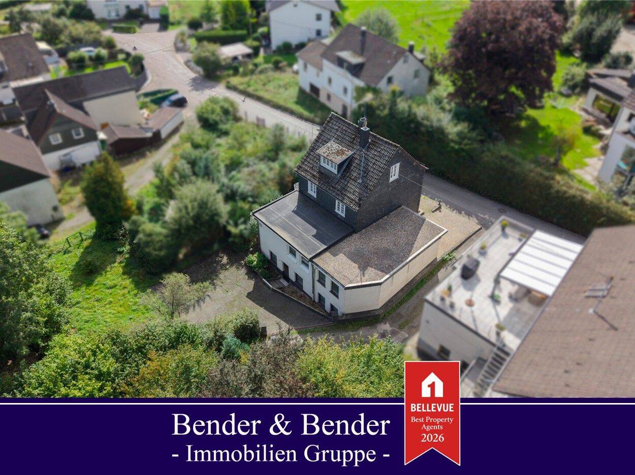 Platzwunder: Teilsaniertes Ein-/Zweifamilienhaus mit Garage und großem Grundstück!, 51647 Gummersbach