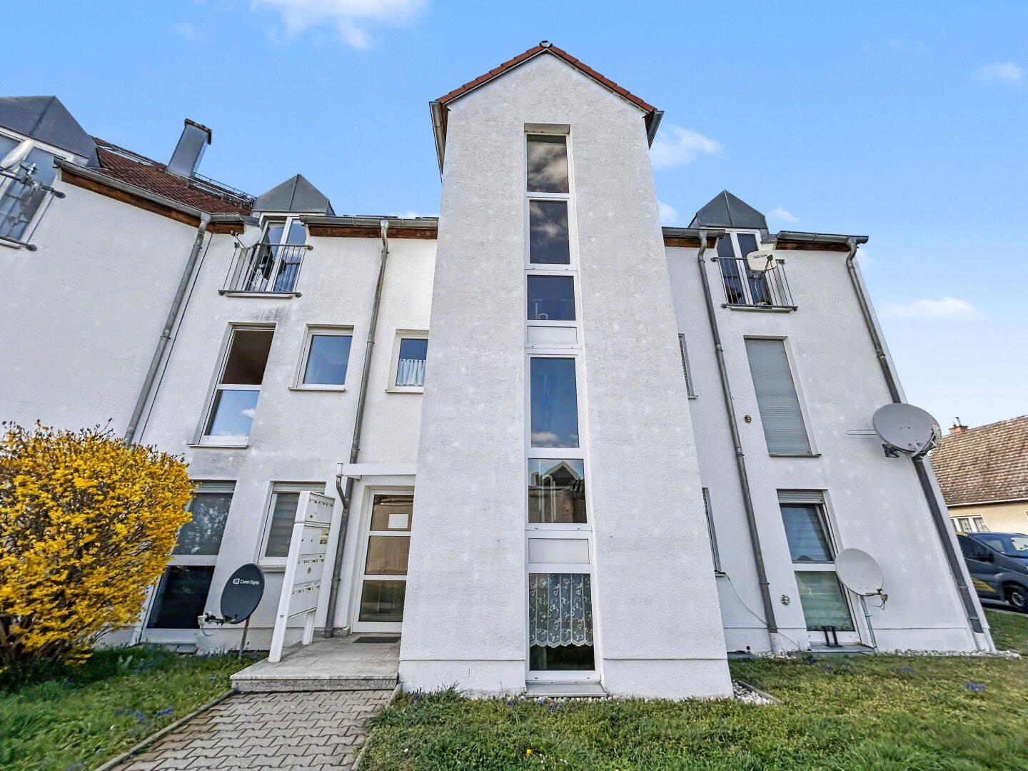 Vermieten oder Einziehen! Gepflegte 2-Zimmer-Eigentumswohnung mit Stellplatz in Halle- Hohenweiden, 6258 Schkopau
