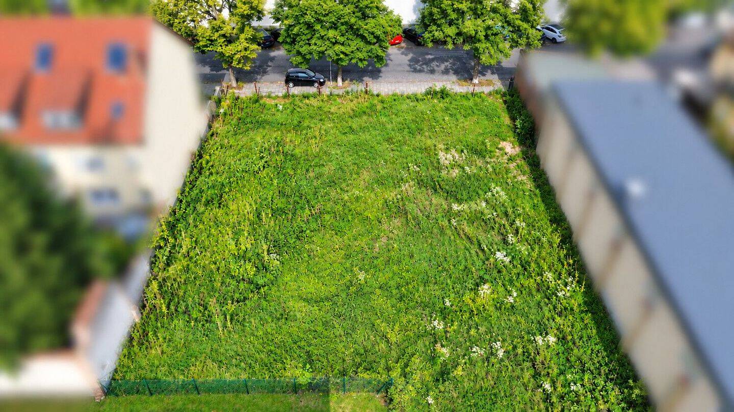 Zentral gelegenes Grundstück für Gewerbe und Wohnungsbau in Bamberg Ost zu verkaufen, genehmigten Bauplan für Mehrfamilienhaus liegt vor., 96049 Bamberg (Bamberg Bug Gaustadt Wildensorg)