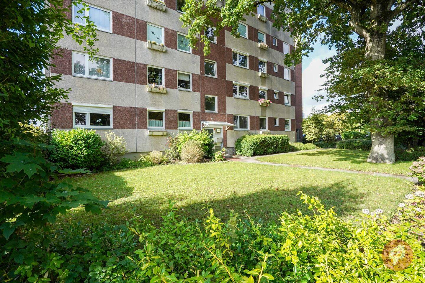 Großzügige 4-Zimmer-Wohnung mit Südwest-Loggia und Blick ins Grüne – Stellplatz inklusive, 24223 Schwentinental