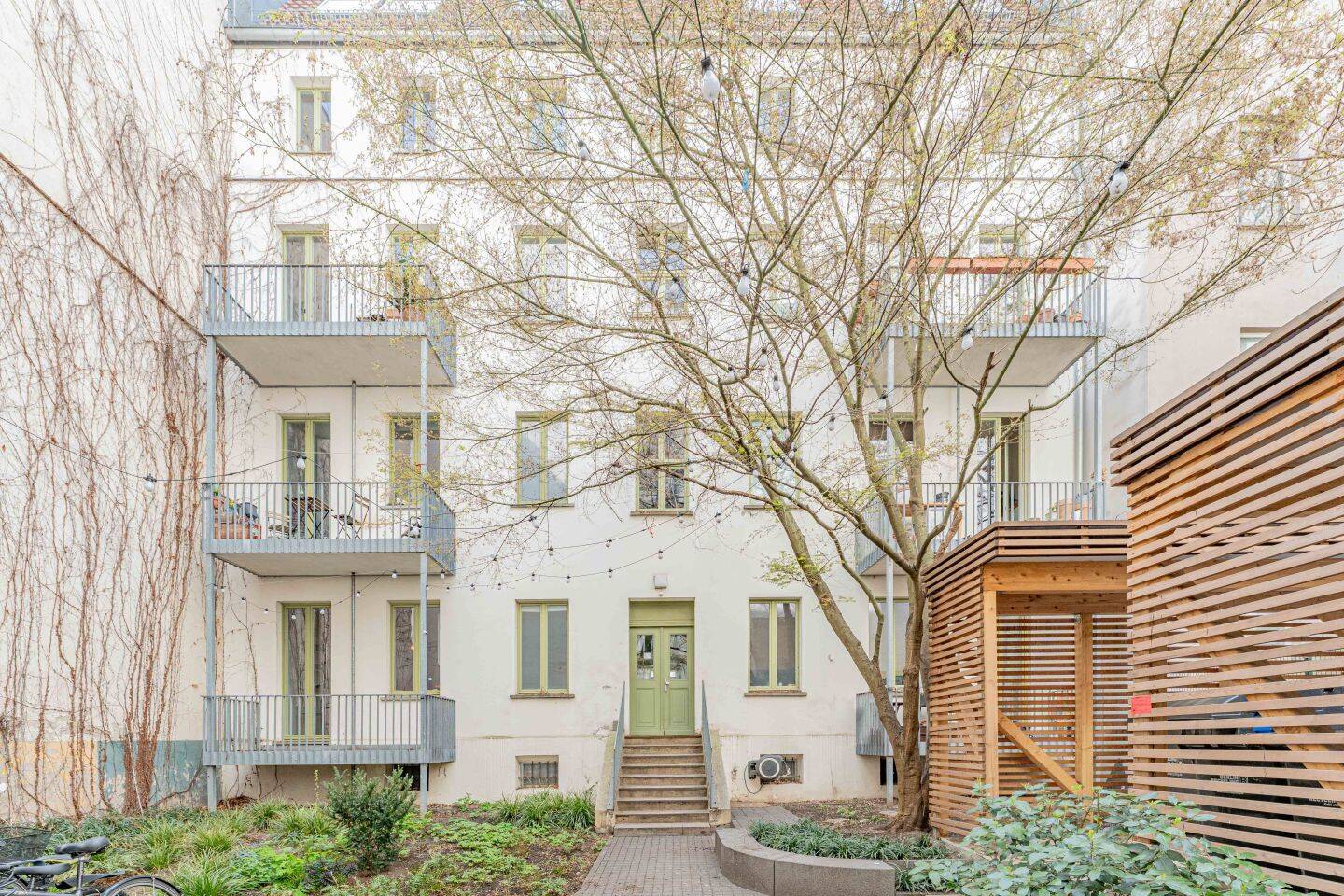 Charmante, bezugsfreie 1,5-Zimmer-Wohnung mit Balkon in bester Lage von Berlin-Mitte! Denkmalschutz, 10119 Berlin (Mitte Prenzlauer Berg)