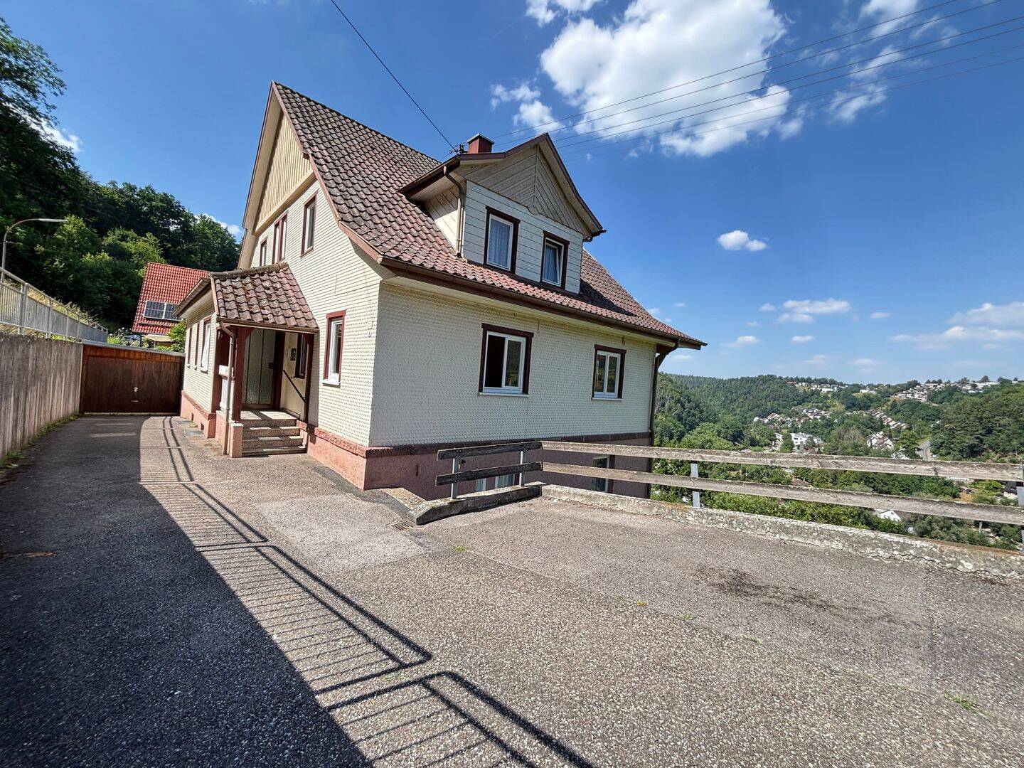 Wohnen mit Weitblick – Schwarzwaldhaus mit Charme, Aussicht und Potenzial, 72218 Wildberg