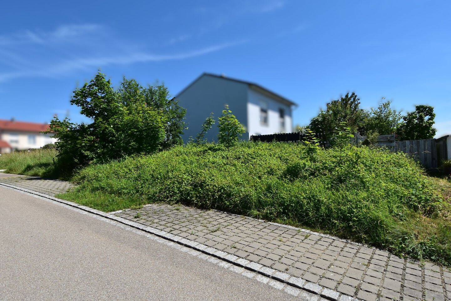 Herrlicher Baugrund für eine Doppelhaushälfte in verkehrsberuhigter Lage, 85253 Erdweg