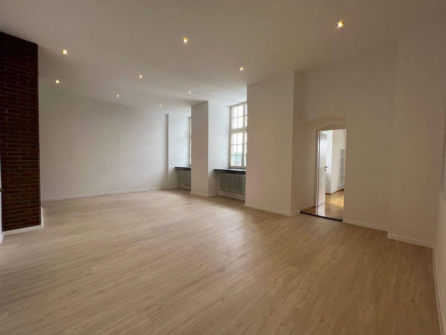 Wohnen am Arnsberger Glockenturm: 4-Zimmer-Wohnung mit Aufzug und Gemeinschaftsterrasse, 59821 Arnsberg