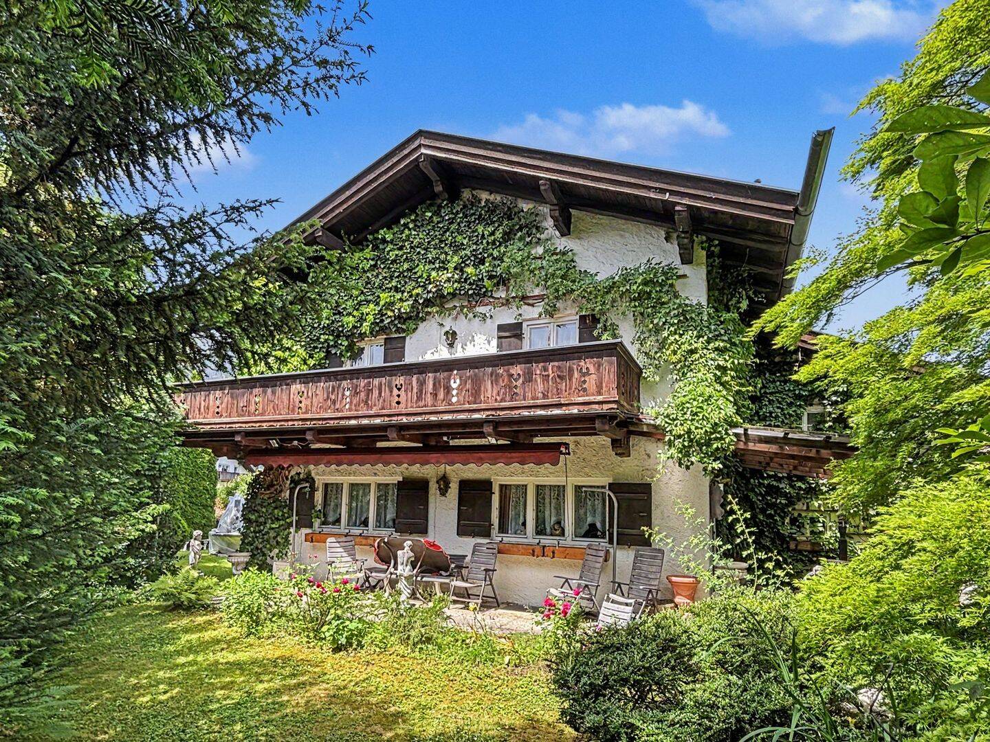 Sonnige Bestlage in Partenkirchen: Älteres Einfamilienhaus in großem Garten – kurzfristig frei, 82467 Garmisch-Partenkirchen