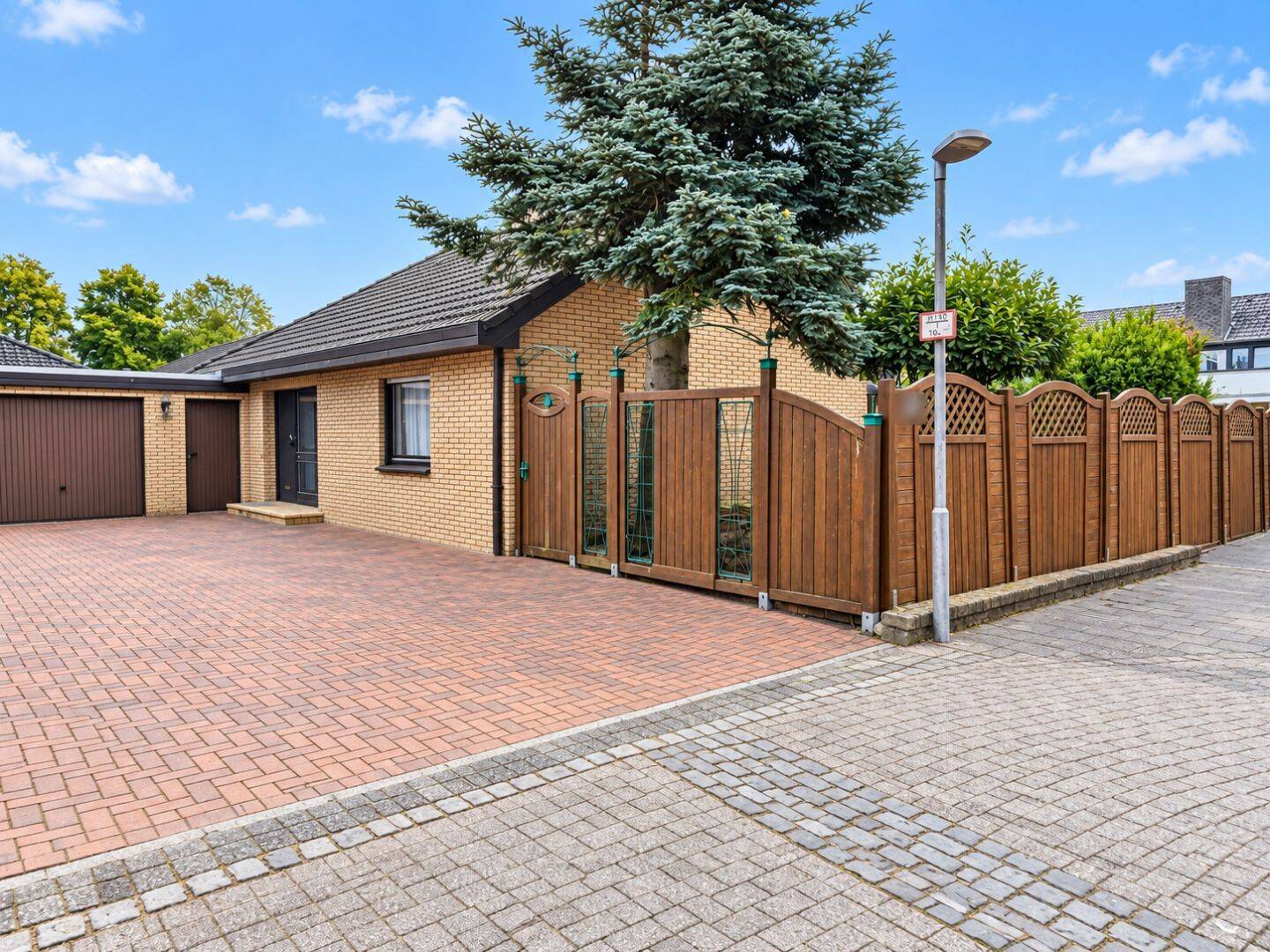 Viel Platz für neue Wohnideen – ca. 125 m² großer Bungalow mit Kamin und Ausbaupotenzial in Nordhorn, 48529 Nordhorn
