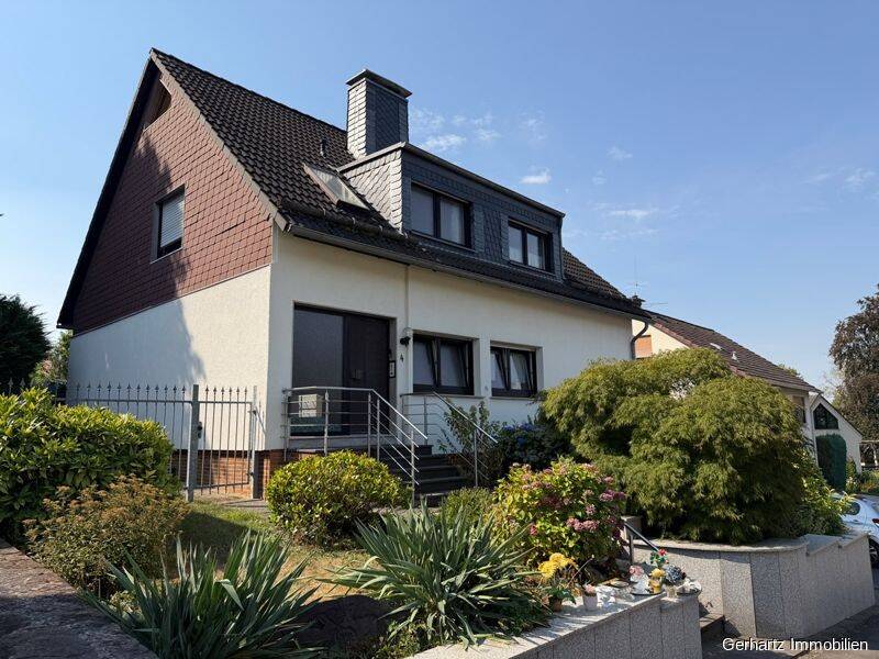 Einfamilienhaus mit Einliegerwohnung, zwei Garagen auf großem Grundstück, Koblenz-Arenberg., 56077 Koblenz