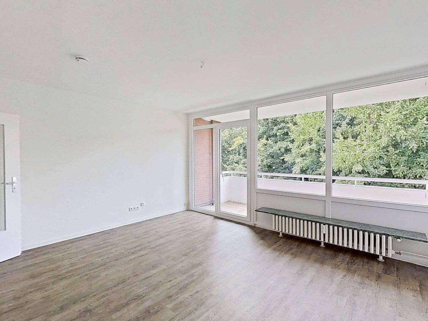 Große 3-Zi.-Whg. mit BALKON, EBK und viel Lichteinfall, 24340 Eckernförde