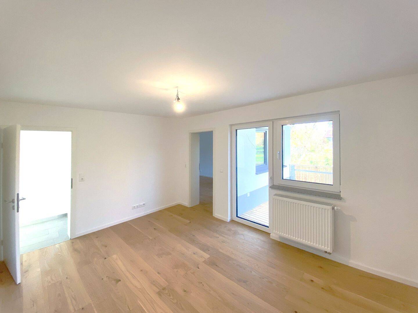 Kernsaniert und modern: 4-Zimmer-Wohnung mit Terrasse, Loggia und Balkon, 94239 Ruhmannsfelden