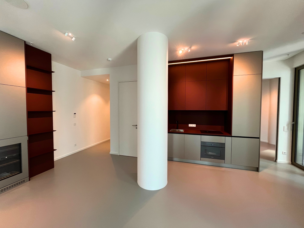 FOUR: teilmöblierte 2-Zimmer-Wohnung mit Loggia und Skyline-Feeling, 60315 Frankfurt am Main (Innenstadt)