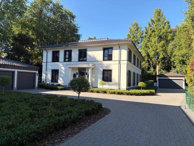 Luxus pur – Doppelhaus-Villen in bester Lage von Alt Meererbusch, 40667 Meerbusch