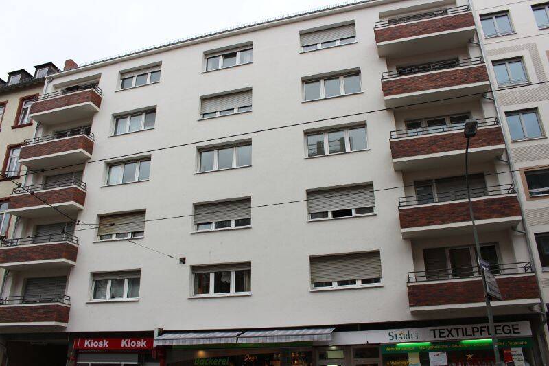 Zentrale und geräumige 3-Zimmer-Wohnung mit zwei Balkonen zu vermieten!, 60316 Frankfurt am Main (Nordend-Ost Nordend-West Ostend)