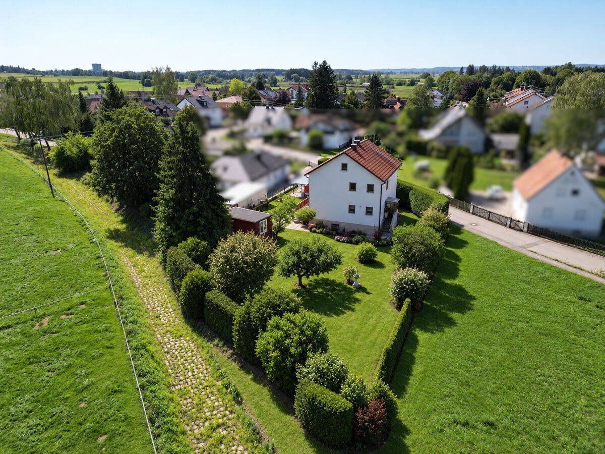 Einfamilienhaus mit großem Grundstück und Potenzial für Einliegerwohnung in Langerringen, 86853 Langerringen