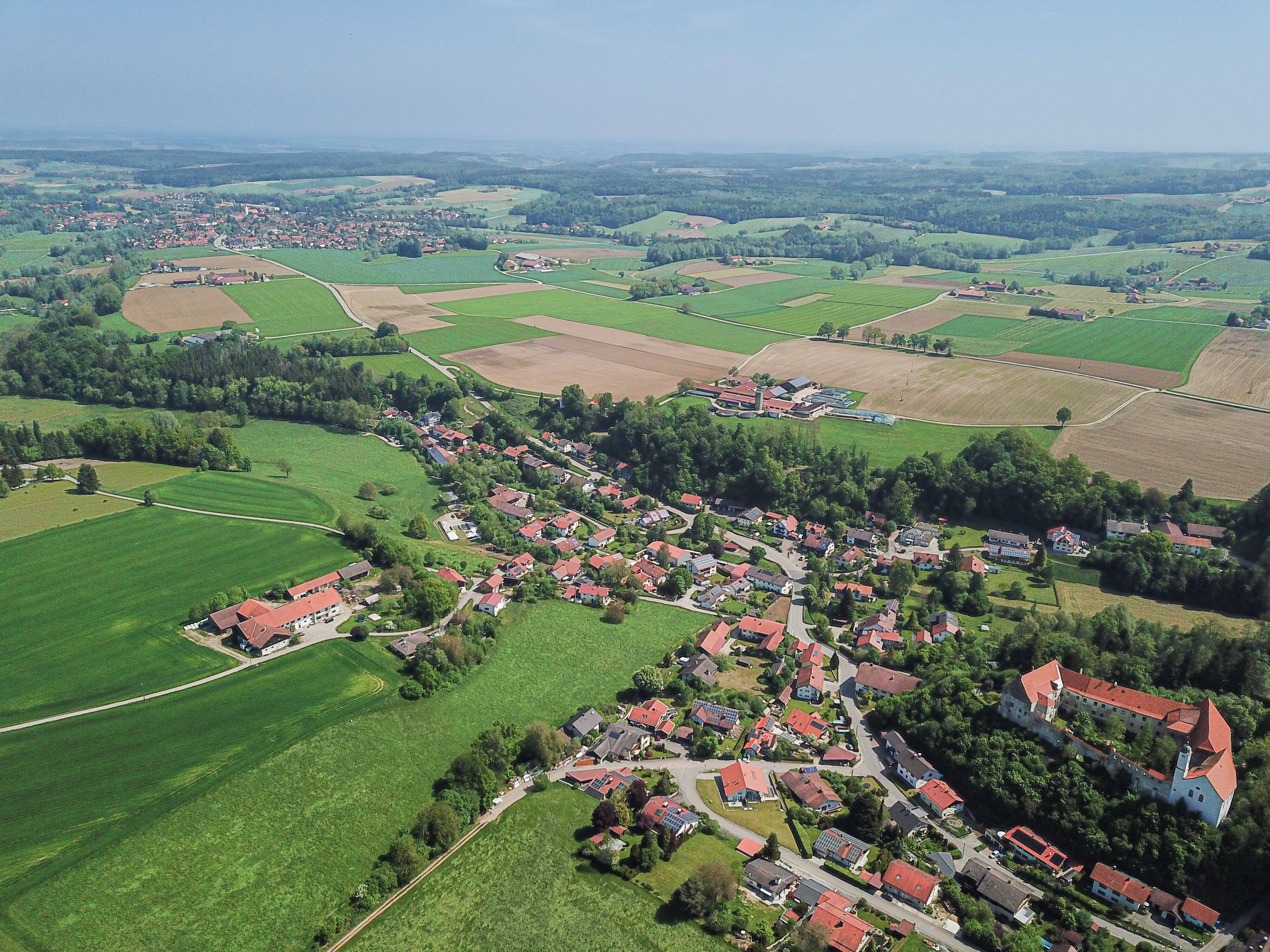 Hochinteressantes Grundstück in der Ortsmitte / teils bebaubar / Kauf gegen Gebot, 84424 Isen