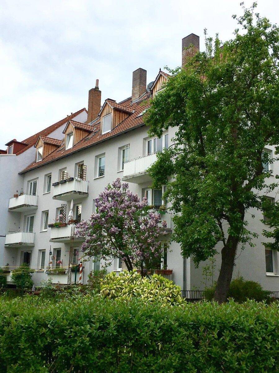 Klein, aber fein: Gemütliche Dachgeschosswohnung mit Wohnküche nahe der Karlsaue, 34121 Kassel (Mitte Süd Wehlheiden)