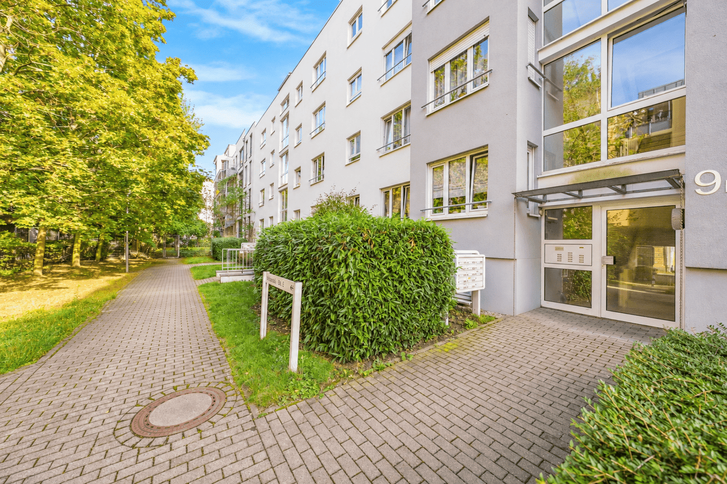 Sofort verfügbare und äußerst gepflegte 3-Zimmer-Wohnung mit Balkon und Tiefgarage in Zentrum-Süd, 4107 Leipzig (Zentrum Zentrum-Süd)