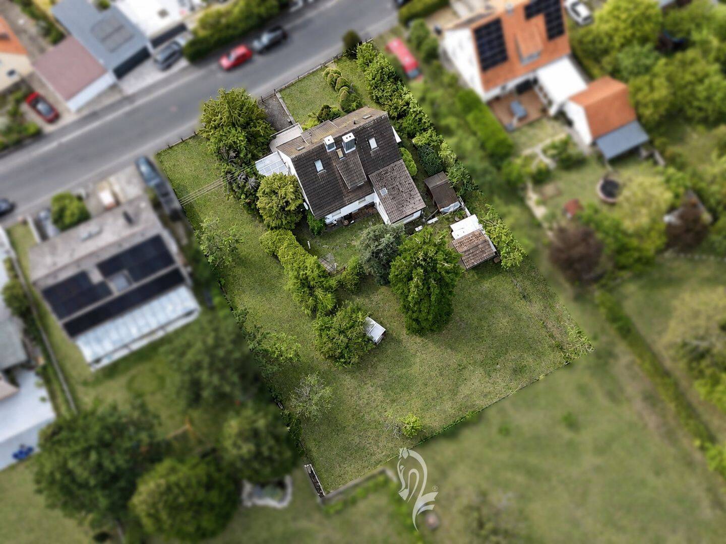 Viel Raum für neue Ideen –  großzügiges Grundstück mit Bestandshaus in sonniger und ruhiger Lage, 97209 Veitshöchheim
