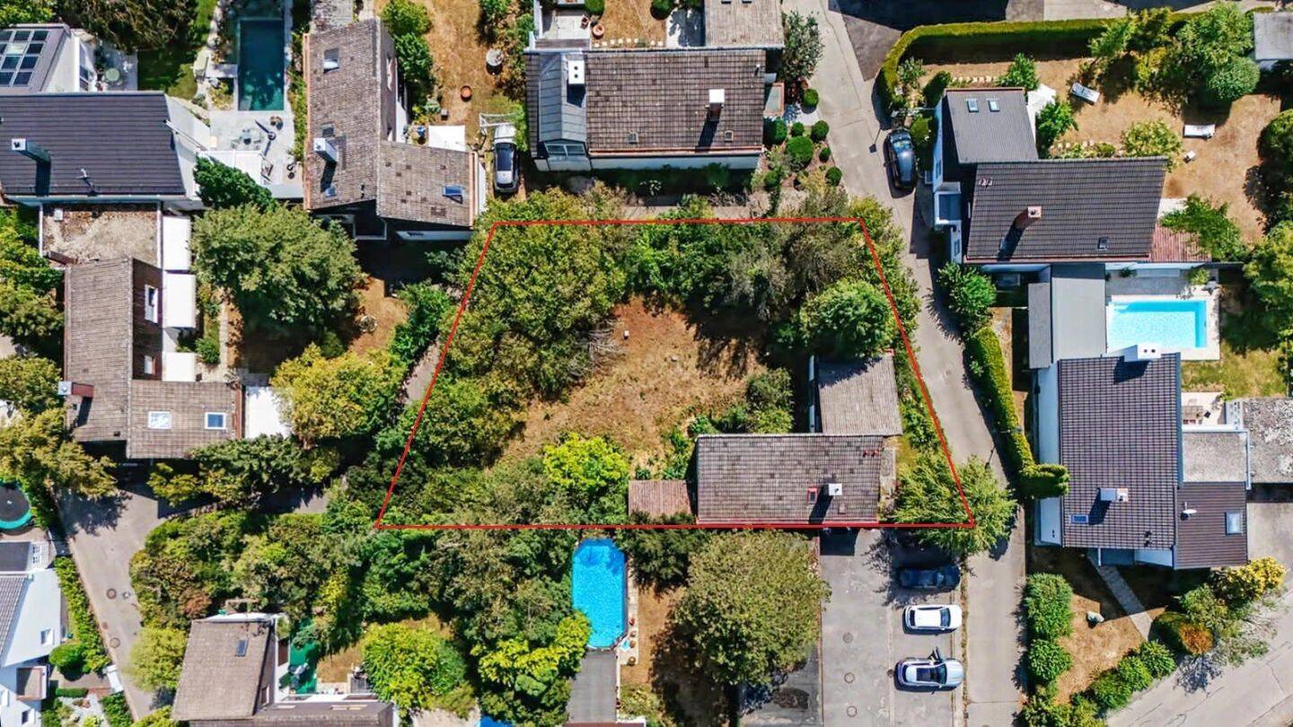 Seltene Chance: Potenzialgrundstück mit renovierungsbedürftigem Bestand in München, 81827 München (Ramersdorf-Perlach Trudering-Riem)