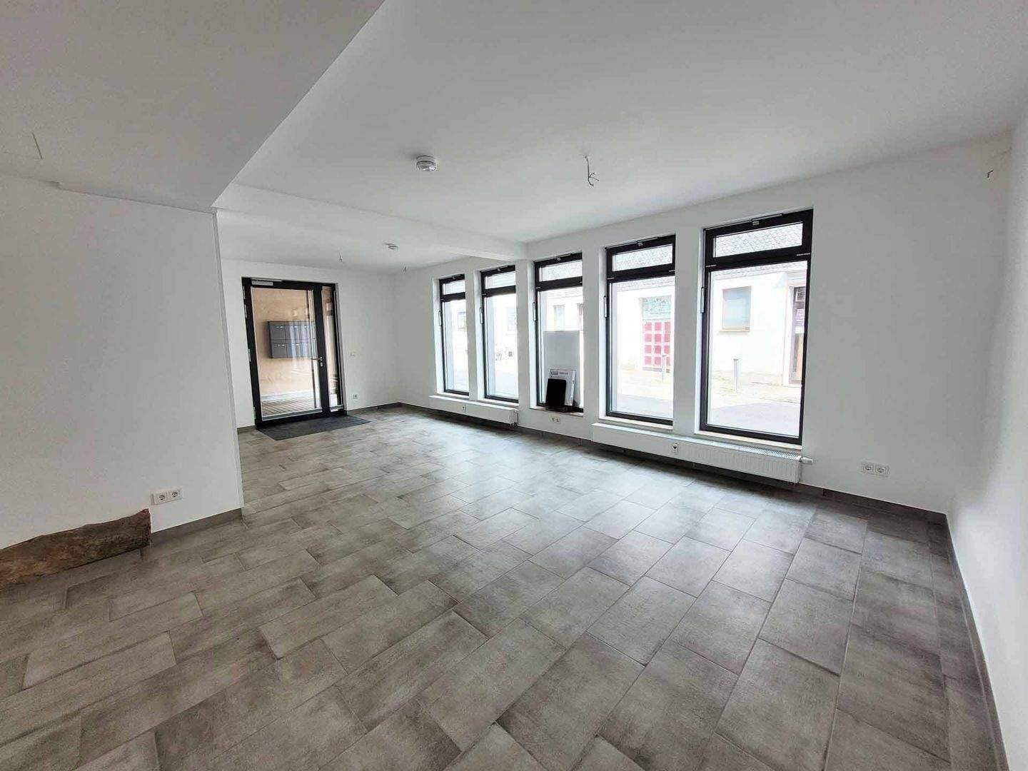 FREI ZUM 01.12.2026!!! Zentral gelegene 1,5- Zimmerwohnung mit Pkw- Stellplatz und Gartenmitbenutzung, 36251 Bad Hersfeld