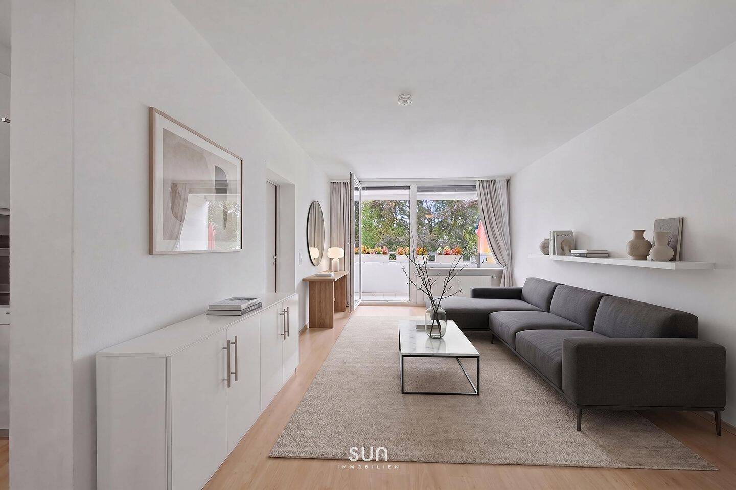 KURPARK ALS VORGARTEN, INNENSTADT GLEICH UMS ECK – 2-Zimmer mit Balkon & Garage nahe dem Bahnhof, 61348 Bad Homburg v.d. Höhe