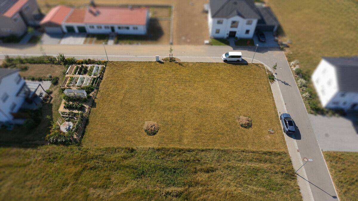 Viel Platz für Ihr Eigenheim – 880 m² Baugrundstück in Holzheim am Forst, 93183 Holzheim a. Forst