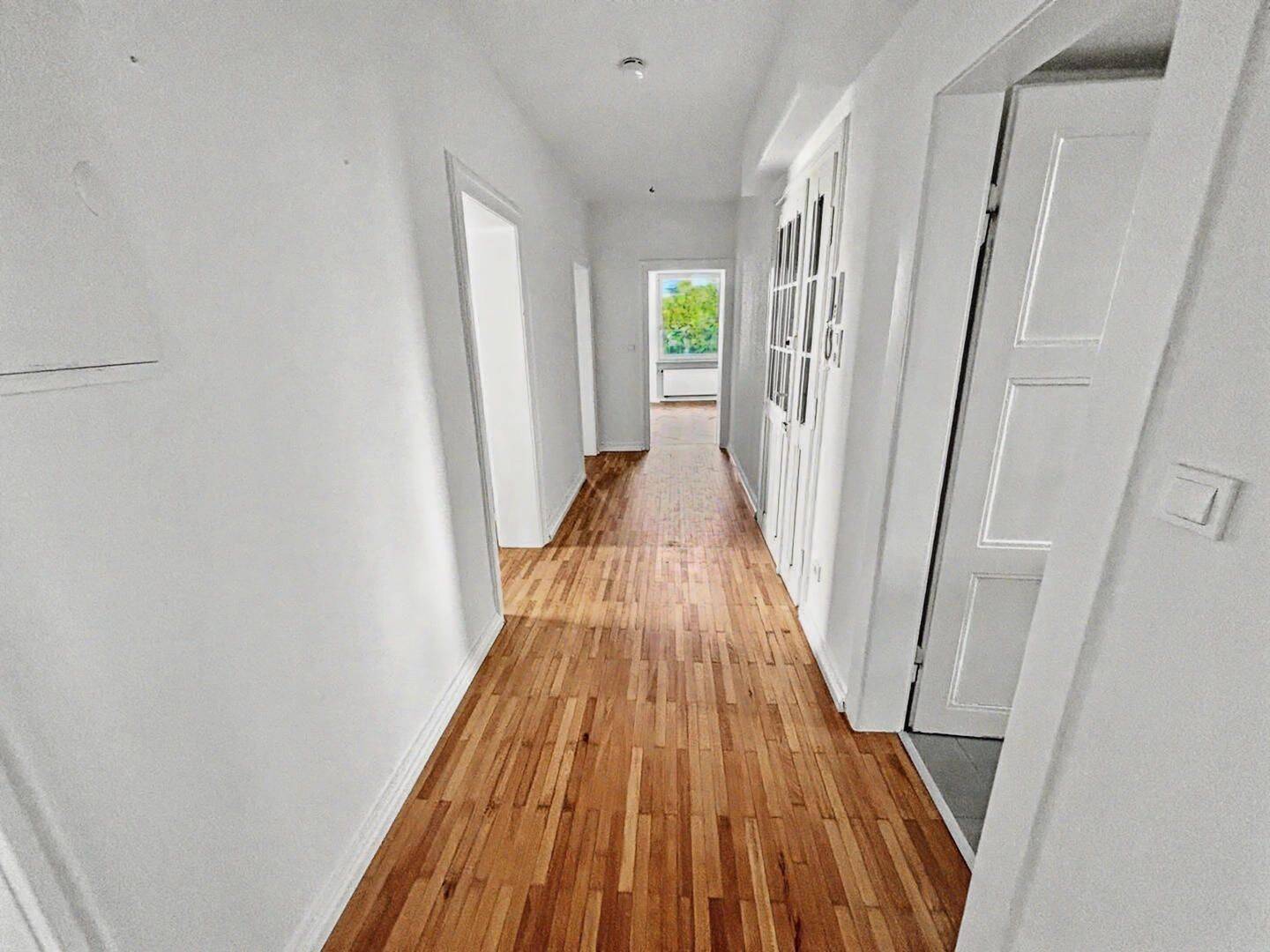 Wohnen am Dornbusch in Frankfurt – 4 Zimmer-Altbauwohnung – frisch renoviert, 60433 Frankfurt am Main (Bonames Dornbusch Eschersheim Frankfurter Berg Preungesheim)
