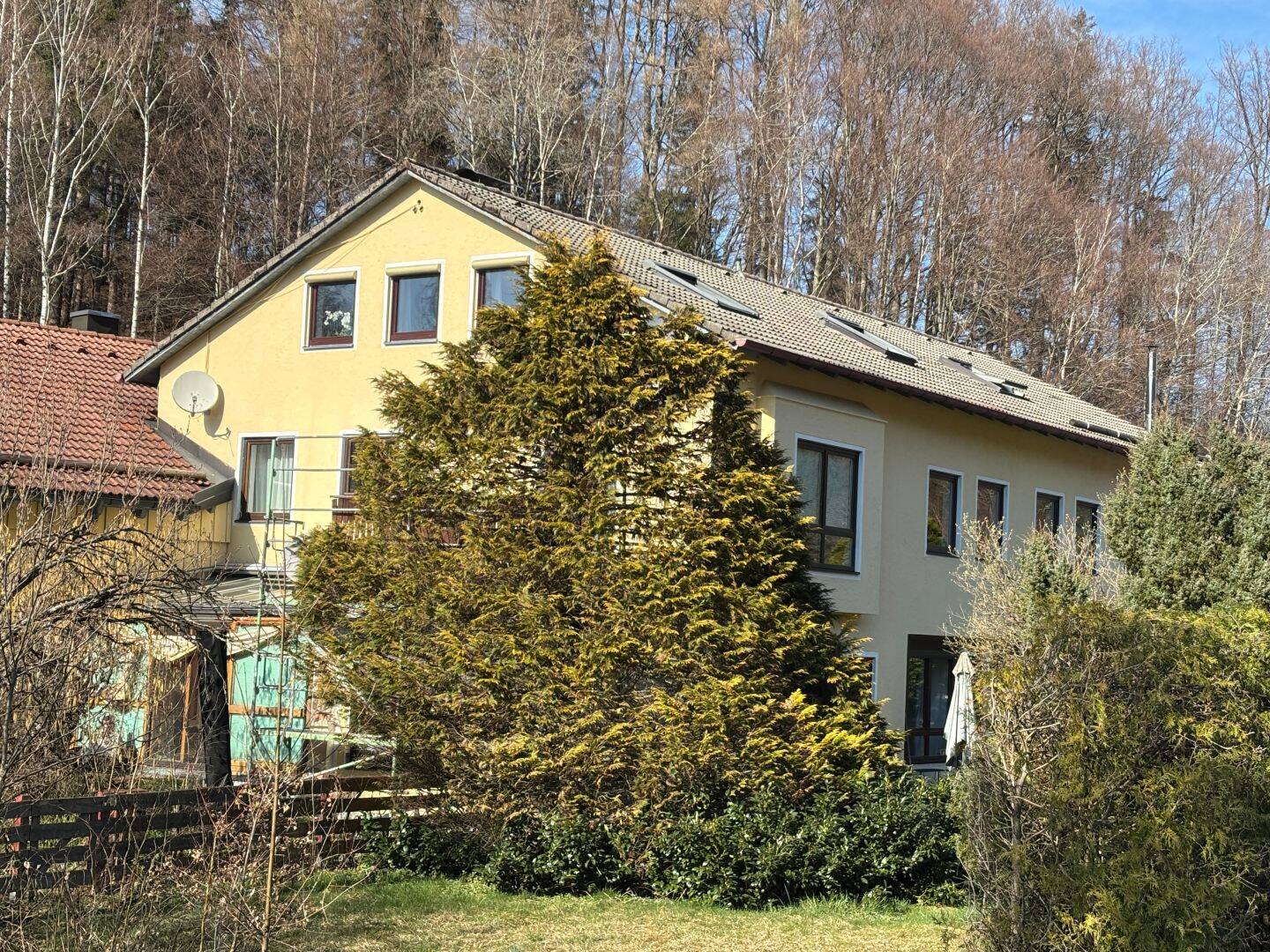 Kochel: Renovierte 2-Zimmer-Wohnung im Dachgeschoss in ruhiger, sonniger Wohnlage, 82431 Kochel a. See (Kochel)
