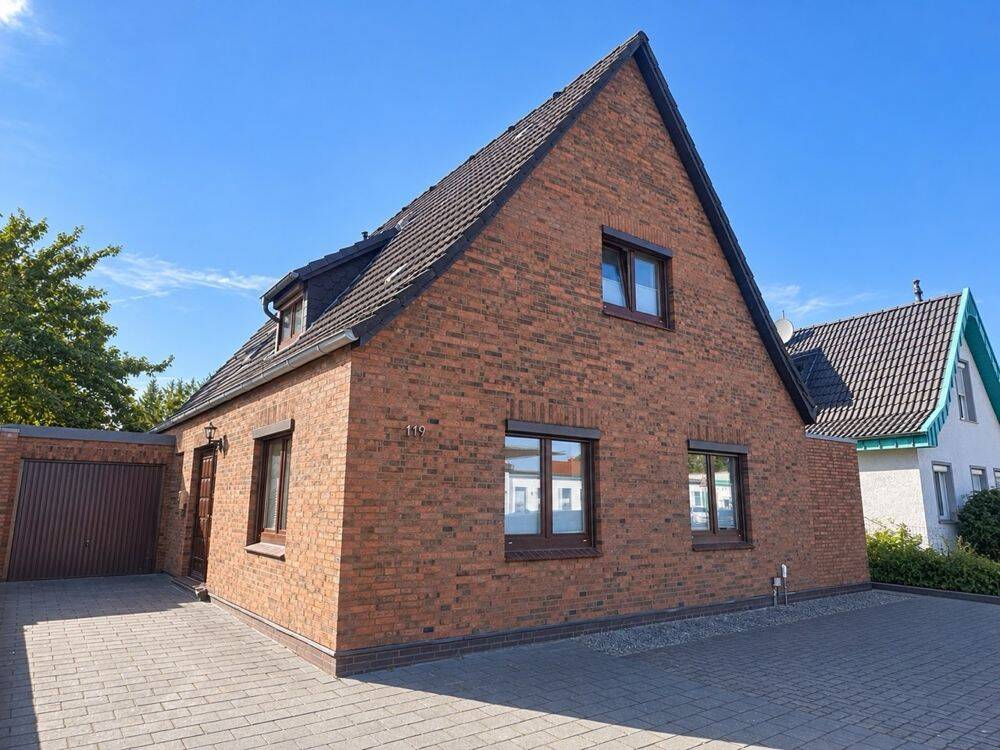 Großzügiger Garten & zentrale Lage: Einfamilienhaus in Heide zu vermieten, 25746 Heide