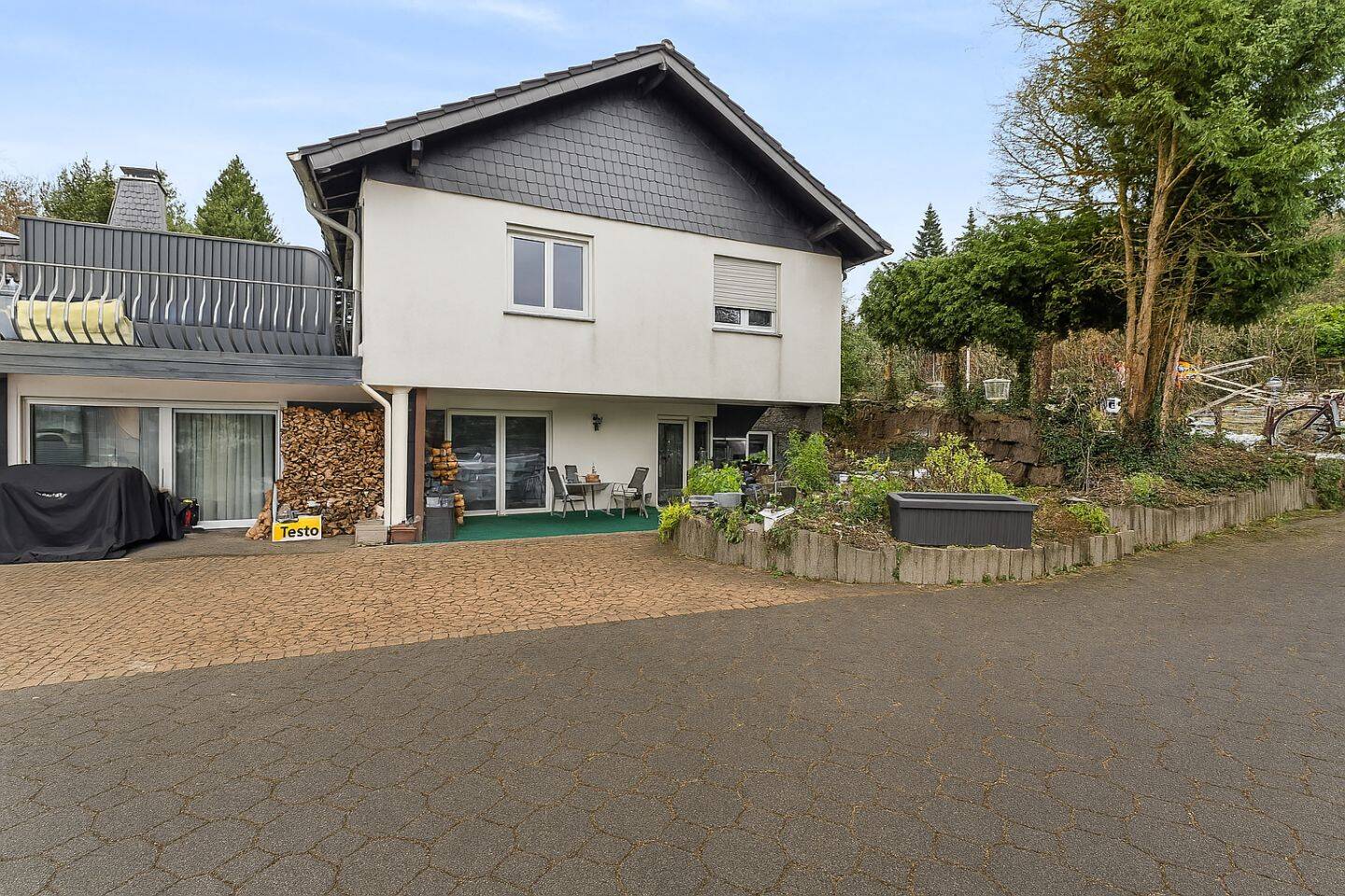 Großzügiges Einfamilienhaus mit Einliegerwohnung, Sauna und moderner Photovoltaik in Wipperfürth, 51688 Wipperfürth