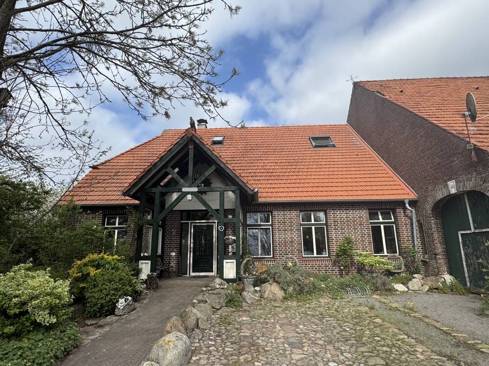 Tradition trifft Zukunft: Charmanter Resthof mit energieeffizientem Konzept, 26340 Zetel