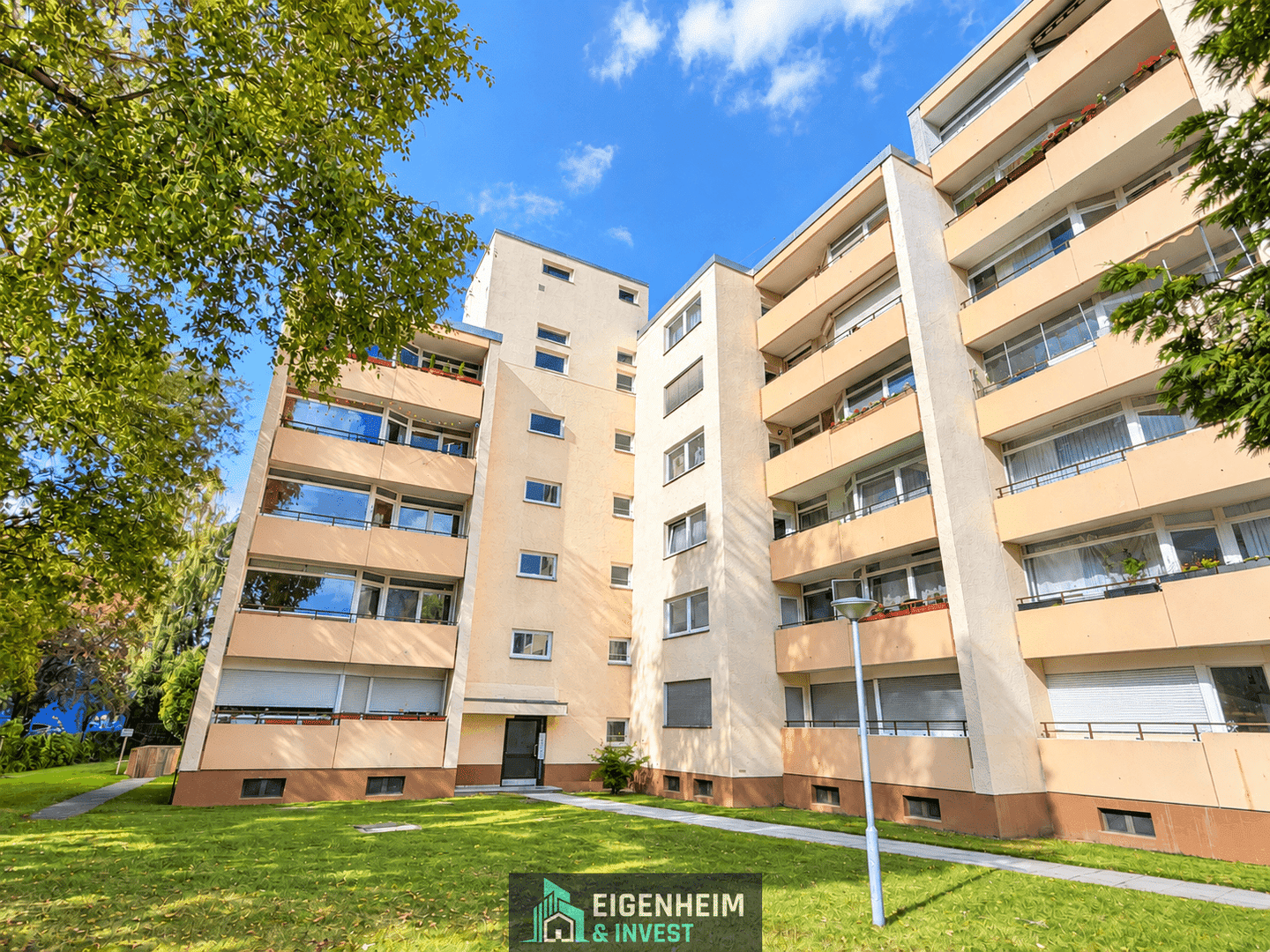 Attraktive 2-Zimmer-Wohnung mit Balkon und Garagenstellplatz in begehrter Wohnlage von Berlin-Buckow, 12353 Berlin (Neukölln Buckow Gropiusstadt Kolonie Grüner Stern Rudow)