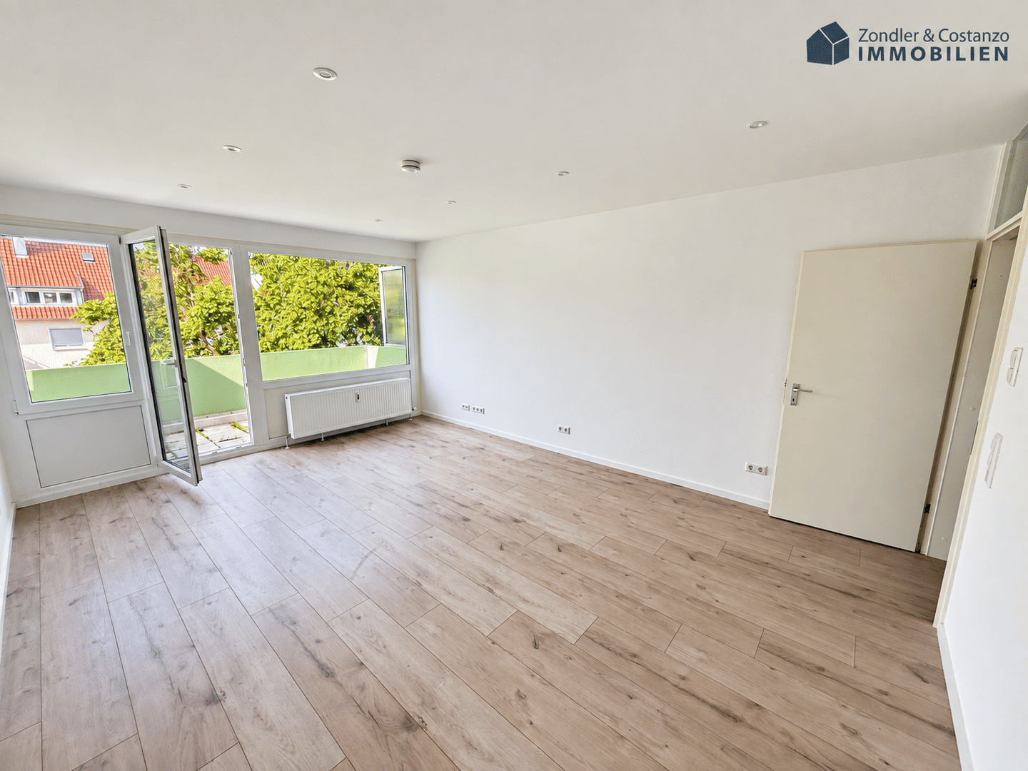 Kernsanierte 1-Zi.-Whg mit Aufzug * EBK * TL-Bad * Balkon * Pkw-Stpl. * optional 2 TG-Stpl. *, 70327 Stuttgart