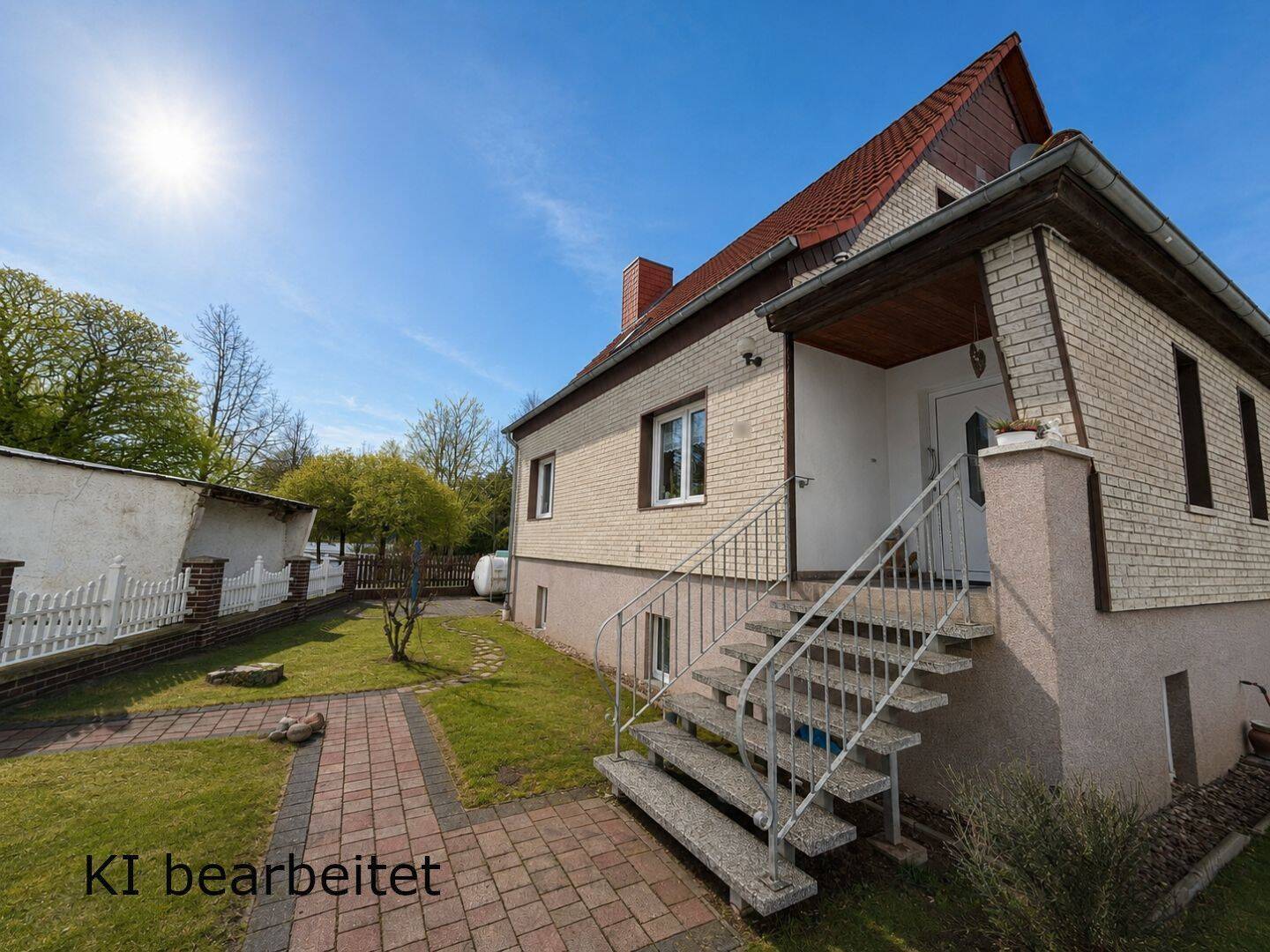 Schönes Einfamilienhaus mit Einliegerwohnung und Garagen in ruhiger Lage von Bad Langensalza, 99947 Bad Langensalza