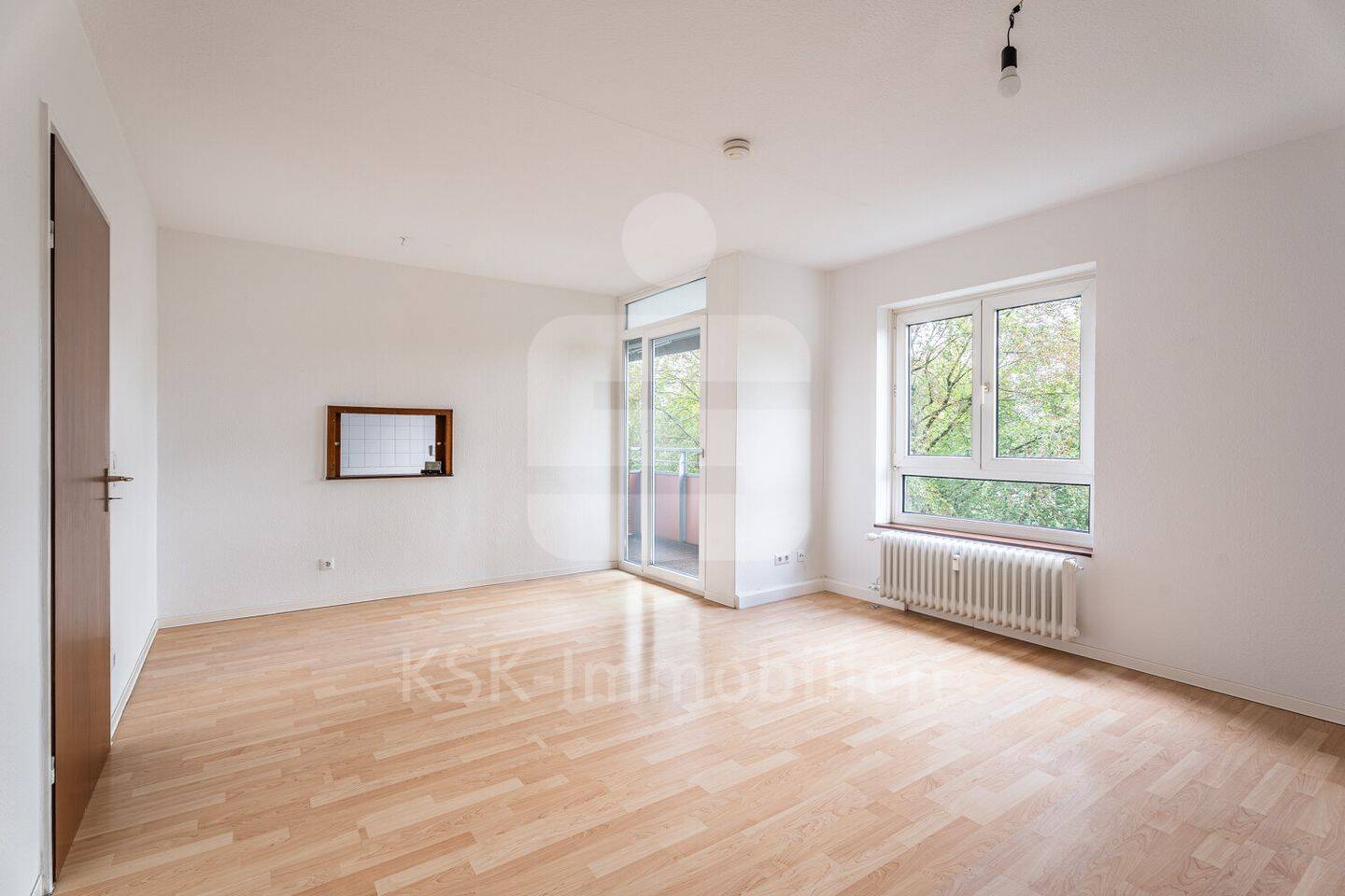 Bezugsfrei im 4. OG: Gepflegte 3-Zimmer-Wohnung mit optimalem Schnitt und Südwestbalkon, 51105 Köln (Porz Humboldt-Gremberg Kalk Poll)