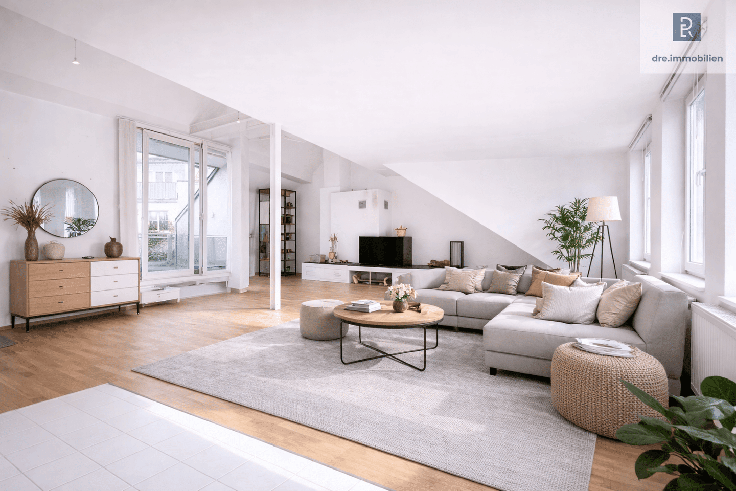 Köln-Severinsviertel // Über den Dächern Kölns // Helle und luftig geschnittene Dachgeschosswohnung, 50678 Köln (Innenstadt-Süd Altstadt-Süd Neustadt-Süd)