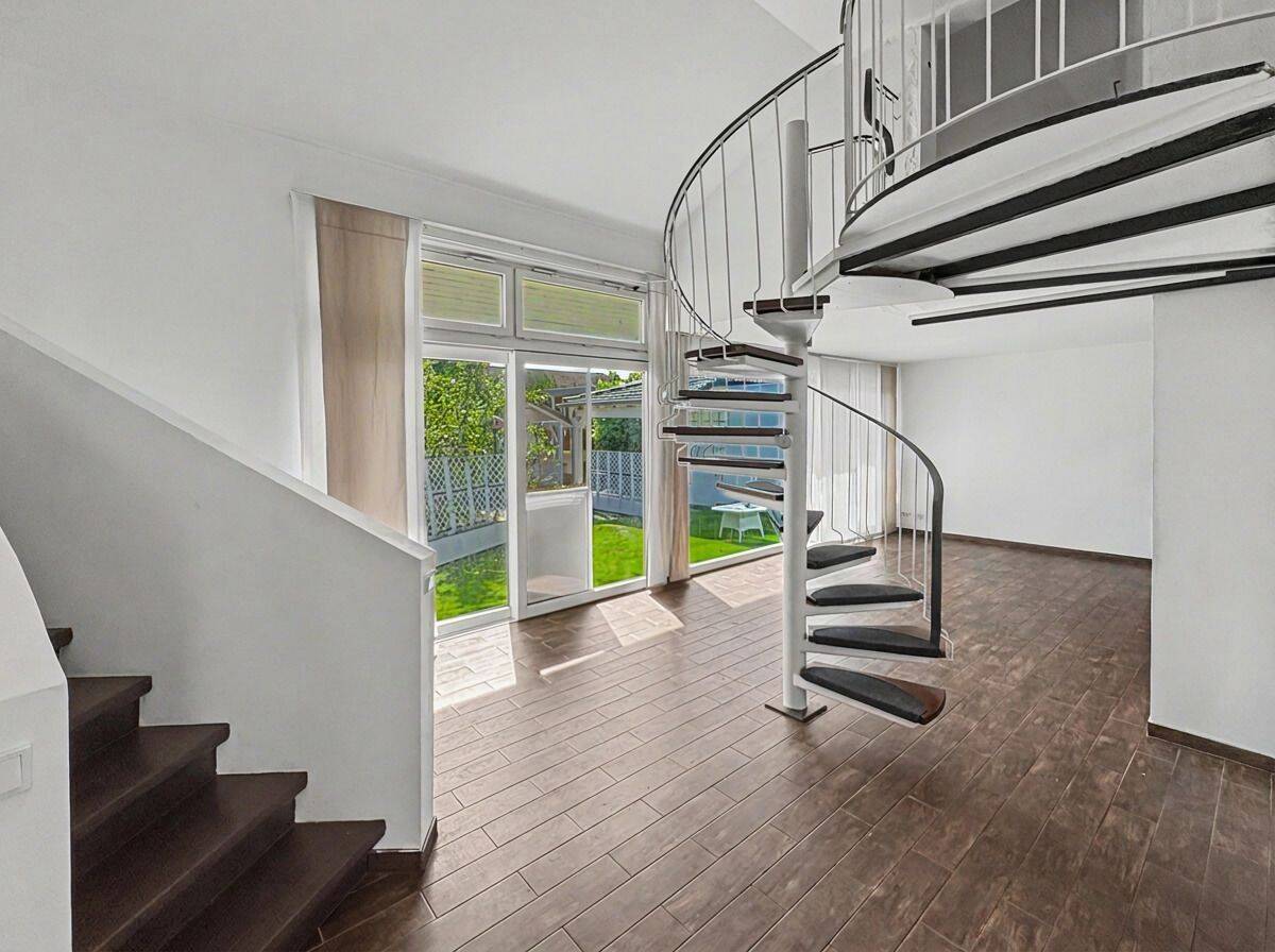 Großzügiges Einfamilienhaus mit Galerie, 7 Zimmern und weitläufigem Garten in Bischofsheim, 65474 Bischofsheim