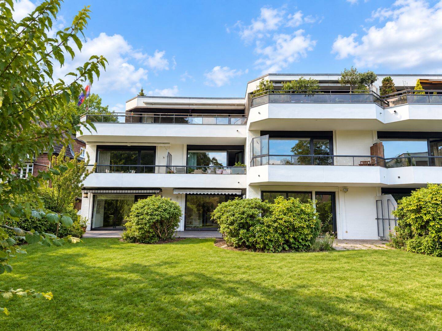 Blankenese: Helle und gepflegte 3-Zimmer-Wohnung mit Süd-Balkon und Tiefgarage, 22587 Hamburg (Altona)