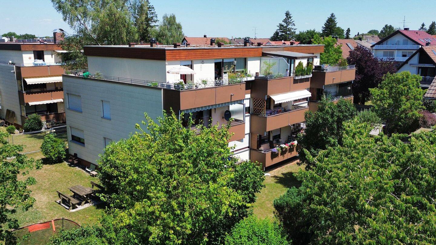 Olching – Großzügige 3-Zimmer-Dachterrrassenwohnung mit Hobbyraum und umlaufender Dachterrasse, 82140 Olching